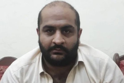 Viral Video Seorang Wanita Ditelanjangi di Depan Banyak Orang